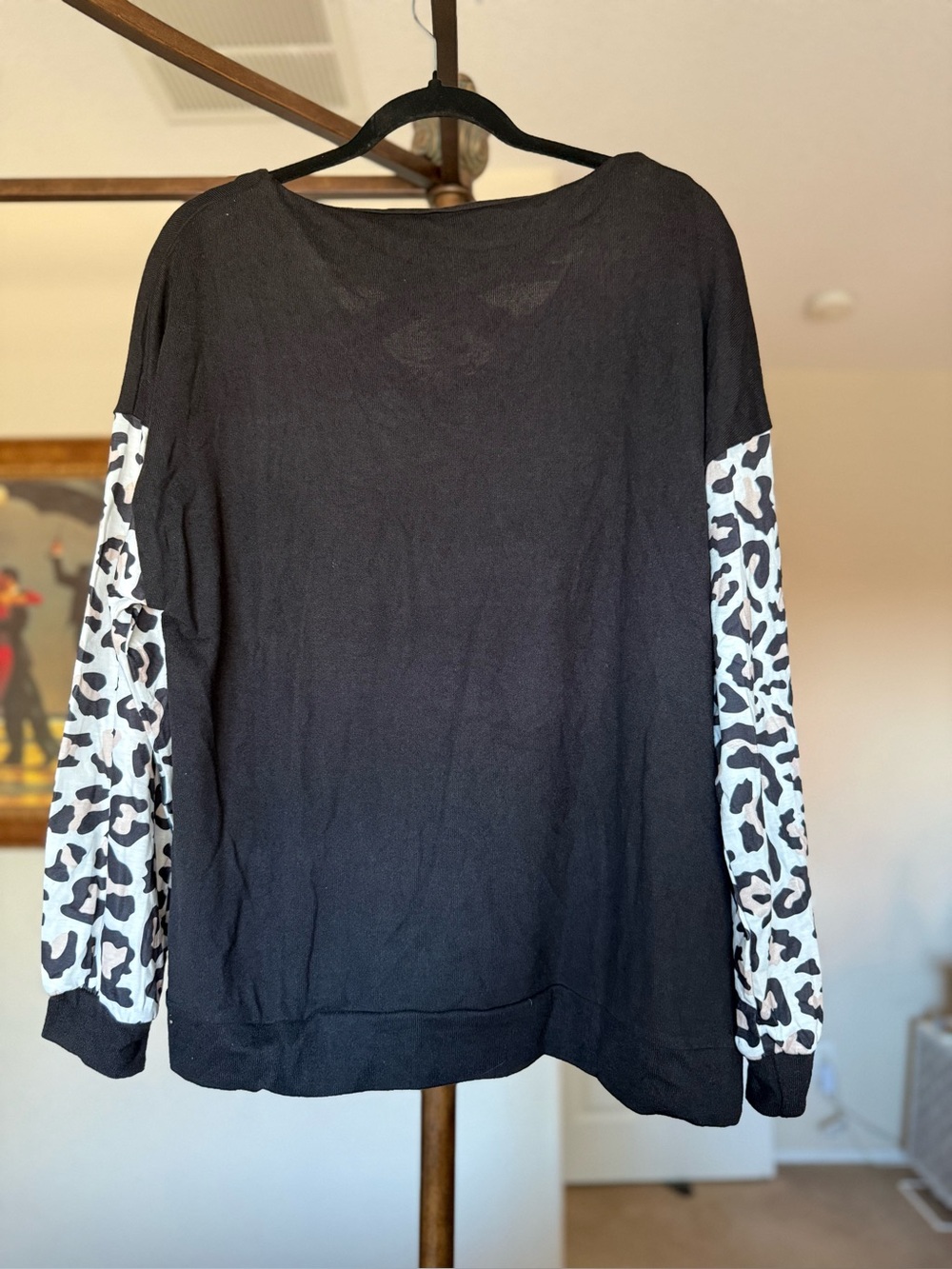 SHEIN Black Pullover Top with Leopard Print Sleeves